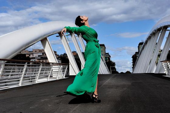 In verde, sul ponte.